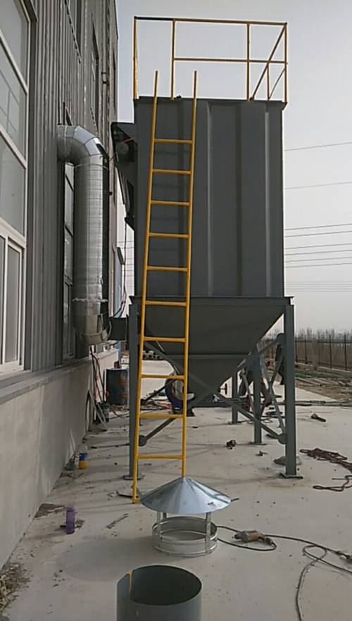 脈沖除塵器安裝現(xiàn)場(chǎng)